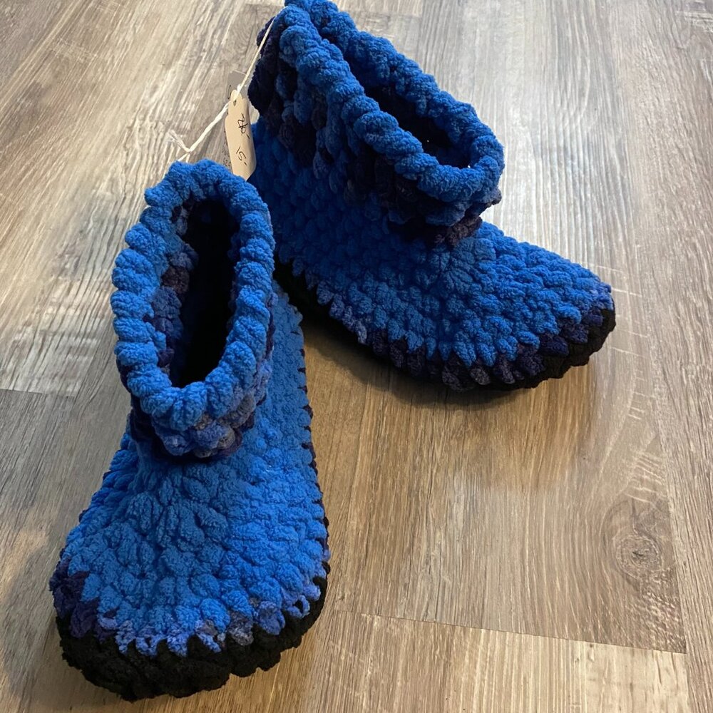 New Super Cozy soft slippers - All in Blue size 5/6 - nonslip bottoms
